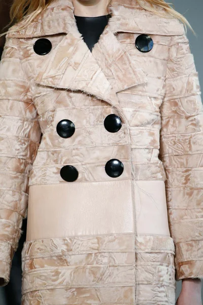 Look 10